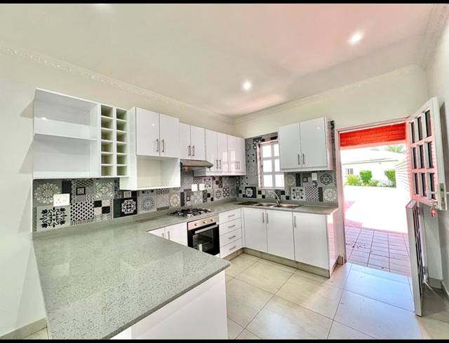 2 BEDROOM TOWNHOUSE FOR SALE IN LINCOLN MEADE